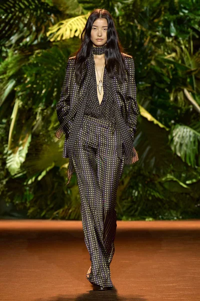 Look 25